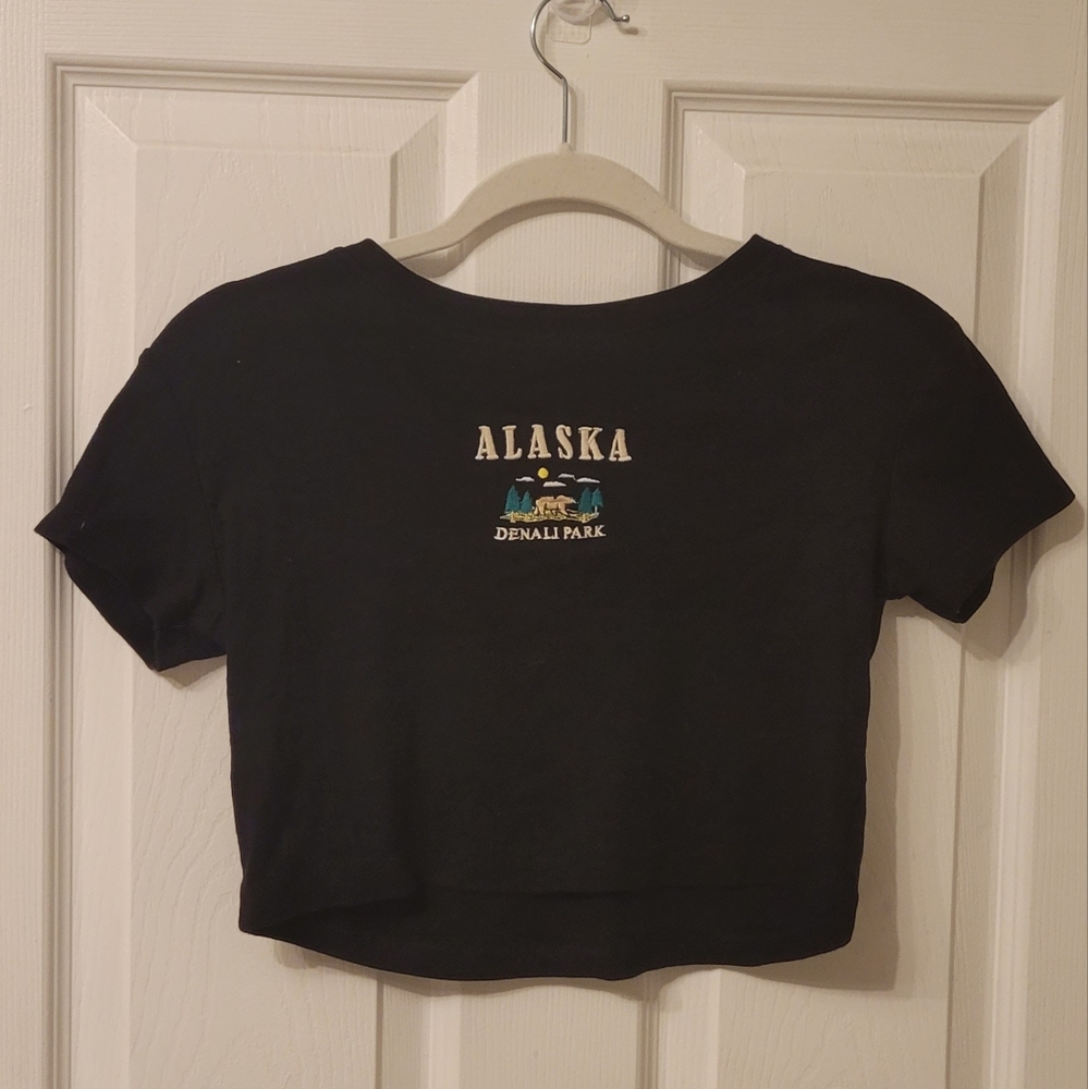 🌸 4/$10 Black Alaska Cropped Top
